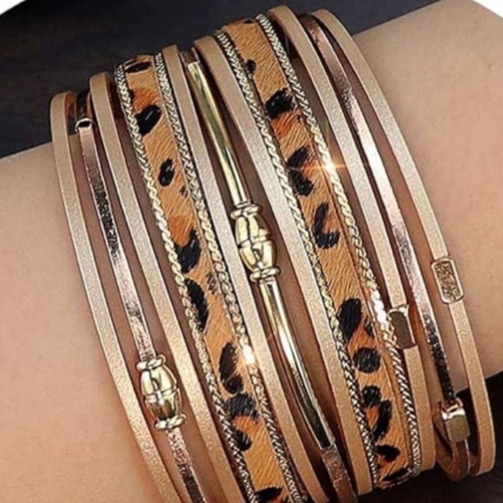 Stylish Gold and Leopard Print Bangle